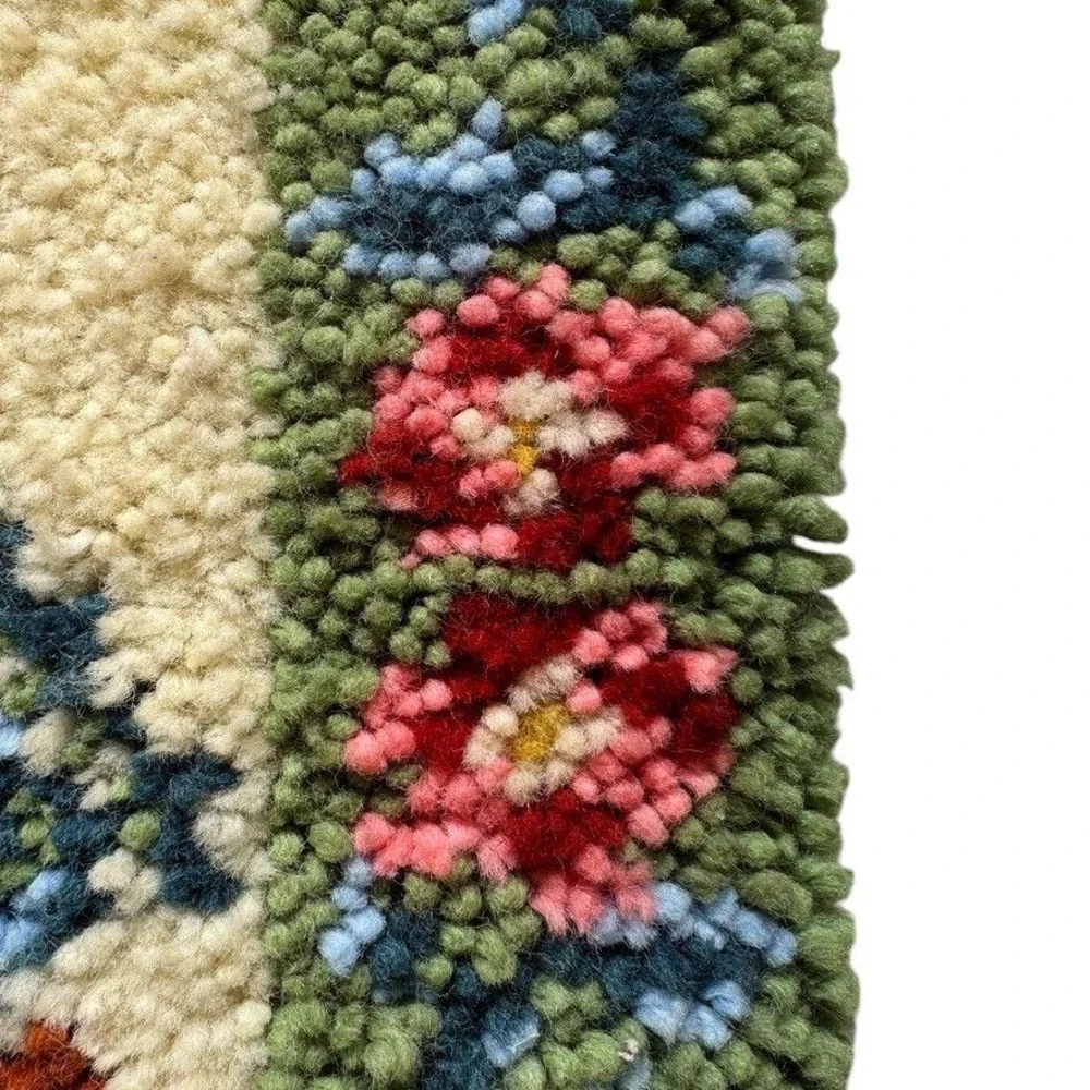 Vintage Floral Latch Hook Wool Rug Wall Hanging Rectangular 22